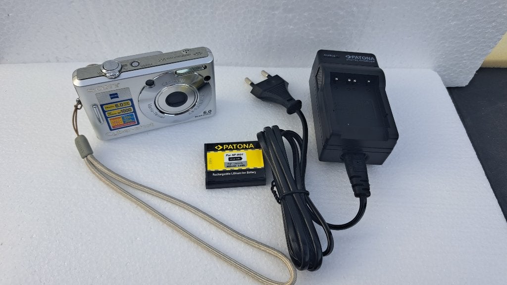 Sony Cyber-shot DSC-W30 + chargeur PATONA neufs, TV, Hi-fi & Vidéo, Enlèvement ou Envoi, 6 mégapixels, Moins de 4 fois, Utilisé