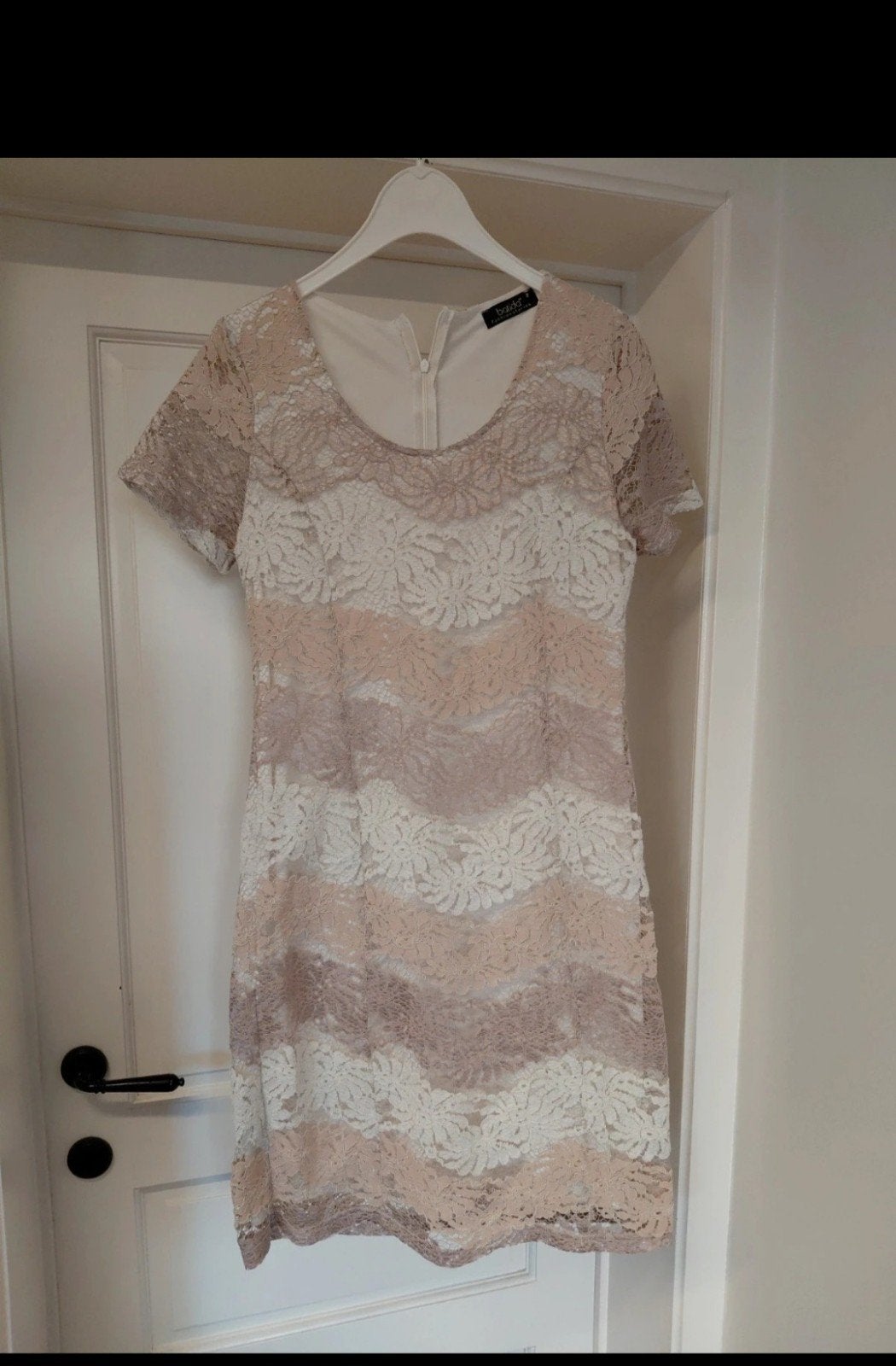 prachtige jurk Batida taille 2, Vêtements | Femmes, Taille 38/40 (M), Enlèvement ou Envoi, Beige, Comme neuf