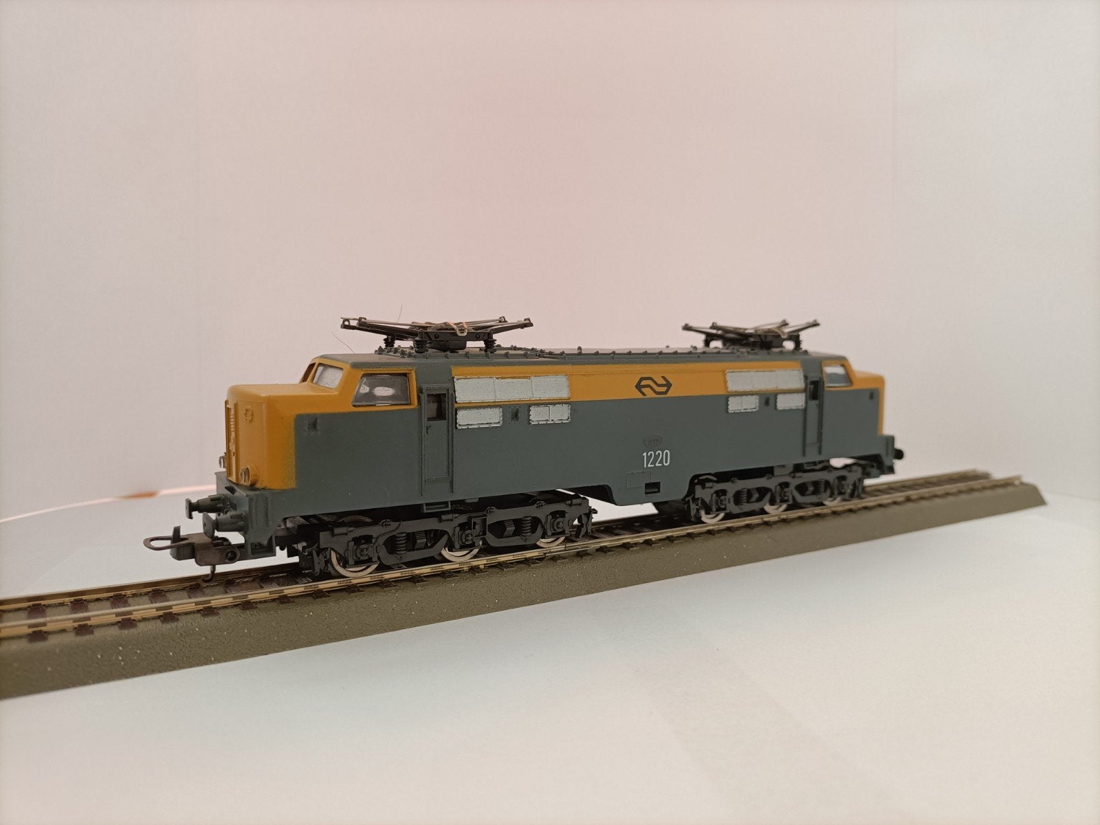 Lima H0 NS 1220 Elektrische Locomotief (Geel/Grijs) – Werken, Ophalen, Analoog, Lima, Gelijkstroom