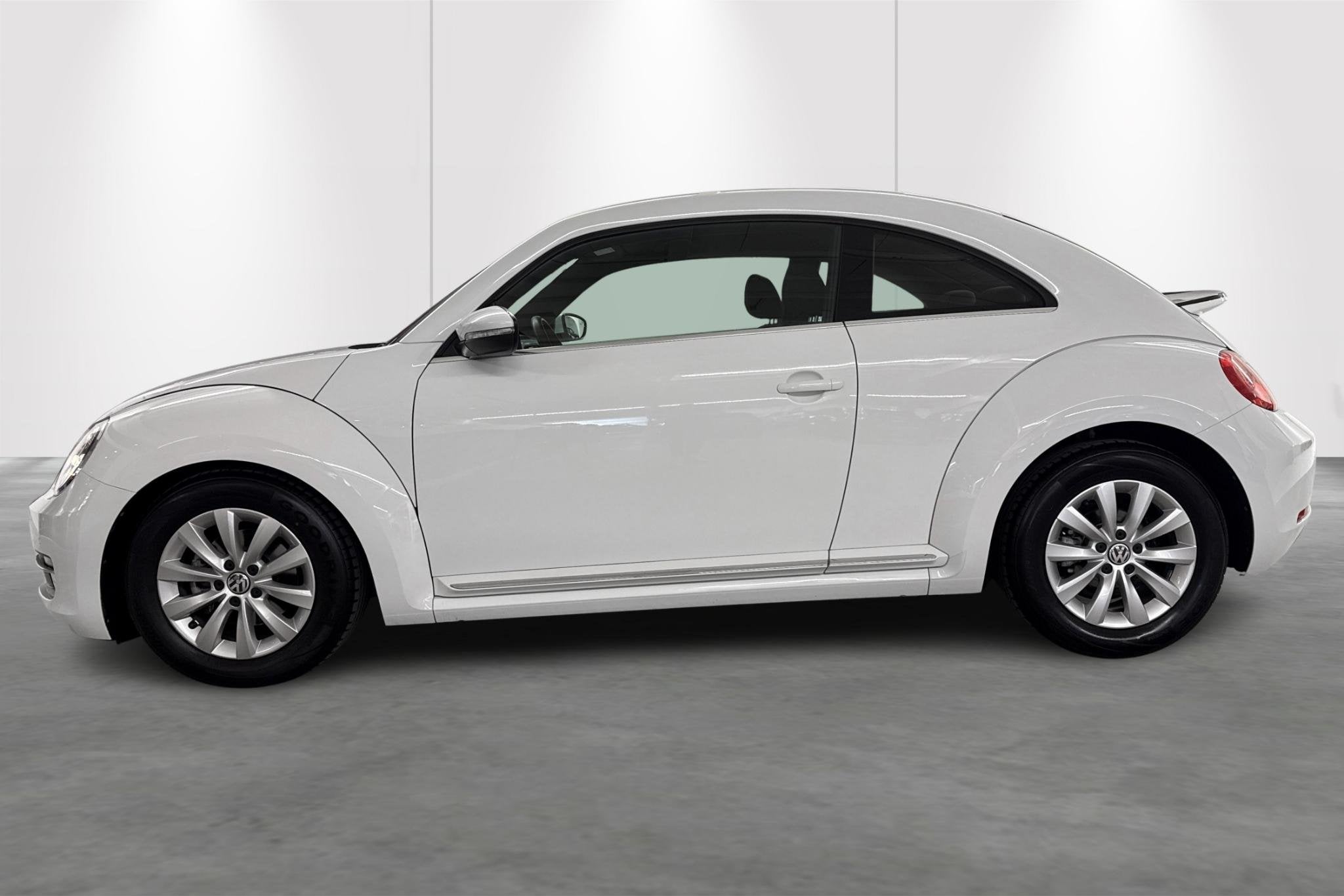 Volkswagen Beetle 1.2 TSi, 4 cilinders, Wit, Handgeschakeld, https://public.car-pass.be/vhr/3ea57cf7-baf5-4e3b-85c6-e49498435a44