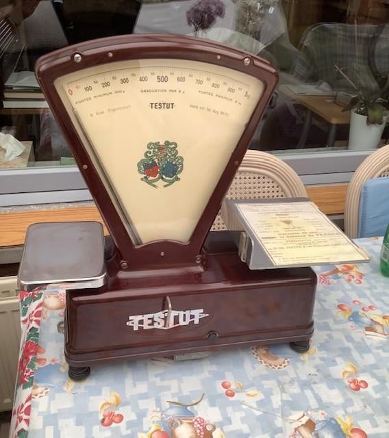 oude TESTUT weegschaal in bakeliet weegt max 5 kg, Elektronische apparatuur, Weegschalen, Ophalen, Gebruikt, Fijner dan 1 gram