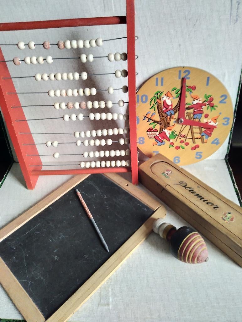 Telraampje, lei+ griffel, kleuterklok, pennendoos , tol, Antiek en Kunst, Ophalen of Verzenden