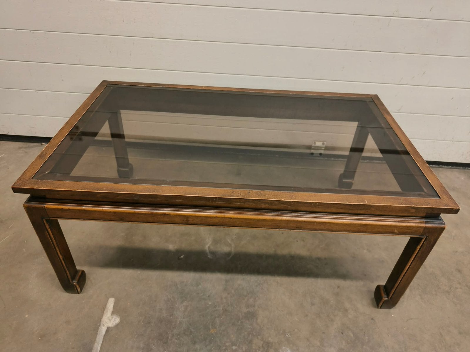 Tafeltje met glas, Enlèvement