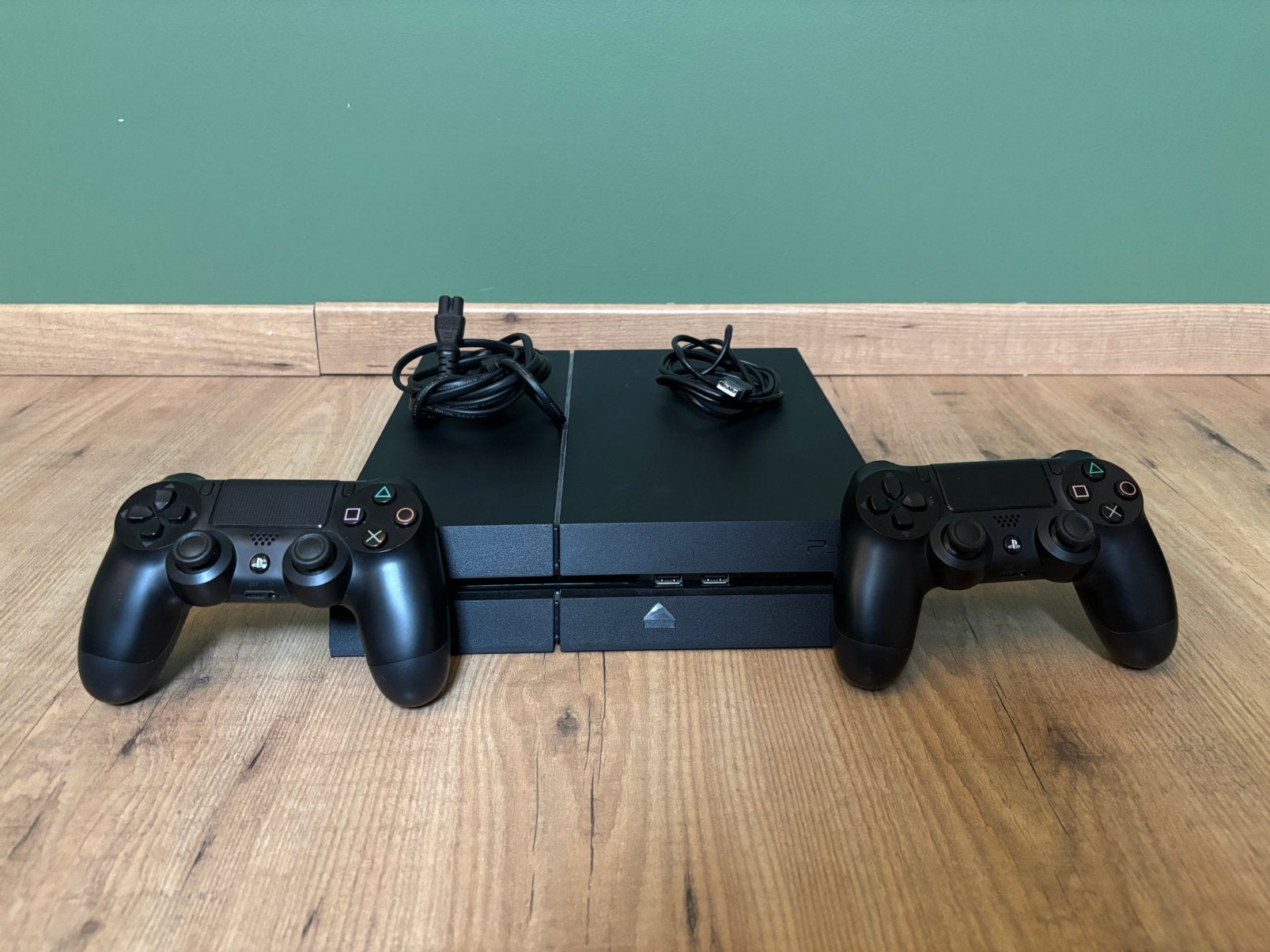 Playstation 4 incl 2 controllers, Consoles de jeu & Jeux vidéo, 500 GB, Utilisé, Original, Avec 2 manettes