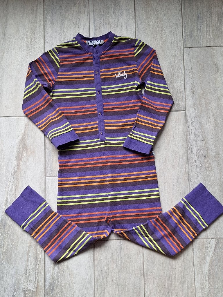 ★ M116 - Woody onesie thema aap, Kinderen en Baby's, Kinderkleding | Maat 116, Nacht- of Onderkleding, Gebruikt, Ophalen of Verzenden