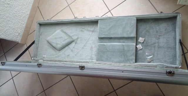 Flight Cases Coffre alu. pour guitare basse. Marque: "STAGG", Musique & Instruments, Enlèvement, Neuf, Autres instruments, Flight case
