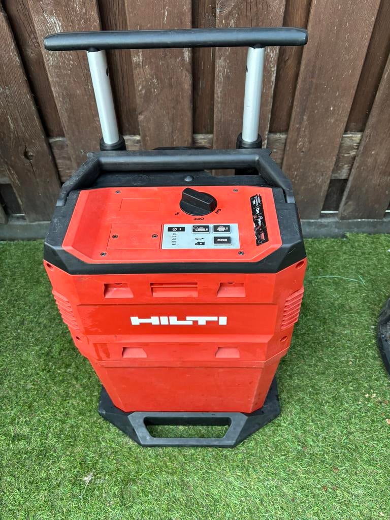 Hilti stofzuiger, Elektronische apparatuur, Stofzuigers, Ophalen, Zo goed als nieuw, Stofzuiger