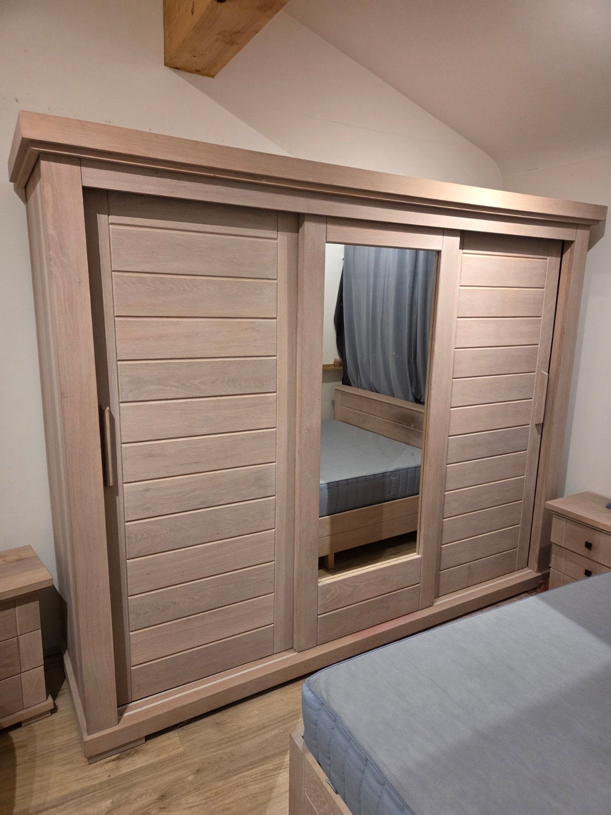 Chambre complète avec lit, matelas, grande garde-robe et meu, Enlèvement