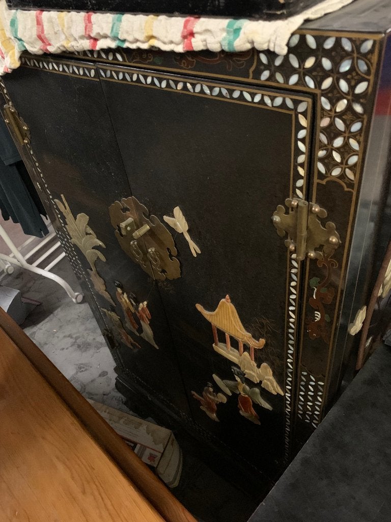 Chinese zwartgelakte kast, ingelegde decoratie, Ophalen