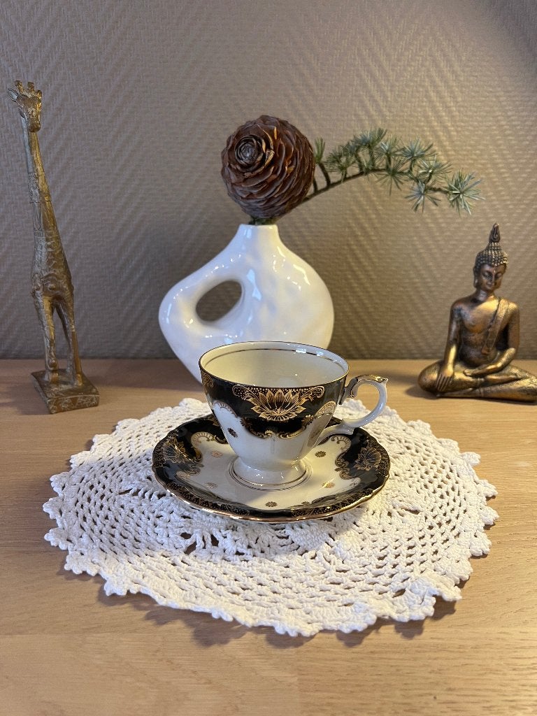 Tasse et soucoupe vintage J. Kronester Bavaria – Dorures, Enlèvement ou Envoi, Utilisé, Porcelaine