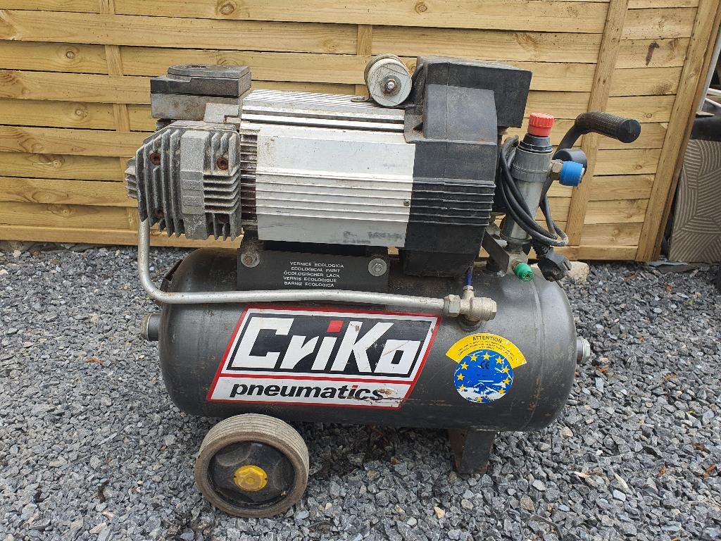 Le compresseur Criko 2200W 50l 10bar lubrifié à l'huile fon, Enlèvement, Comme neuf
