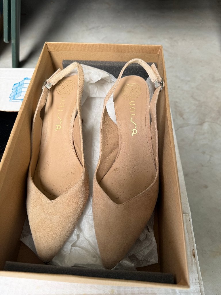 Elegante Unisa suède slingback pumps, Ophalen, Pumps, Beige, Zo goed als nieuw
