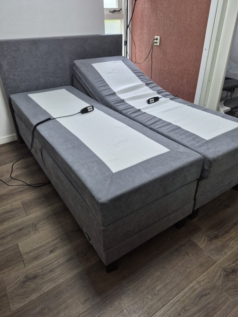 Bezorging is mogelijk 140x200 inzgs elektrisch boxspring bed, Huis en Inrichting, Ophalen of Verzenden, Zo goed als nieuw, 200 cm