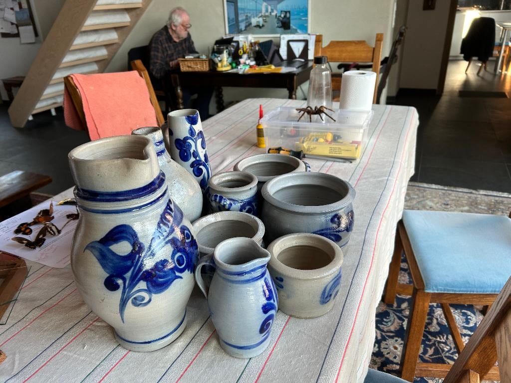 Aardewerken potten (grijs met blauwe schilderingen), Antiek en Kunst, Ophalen