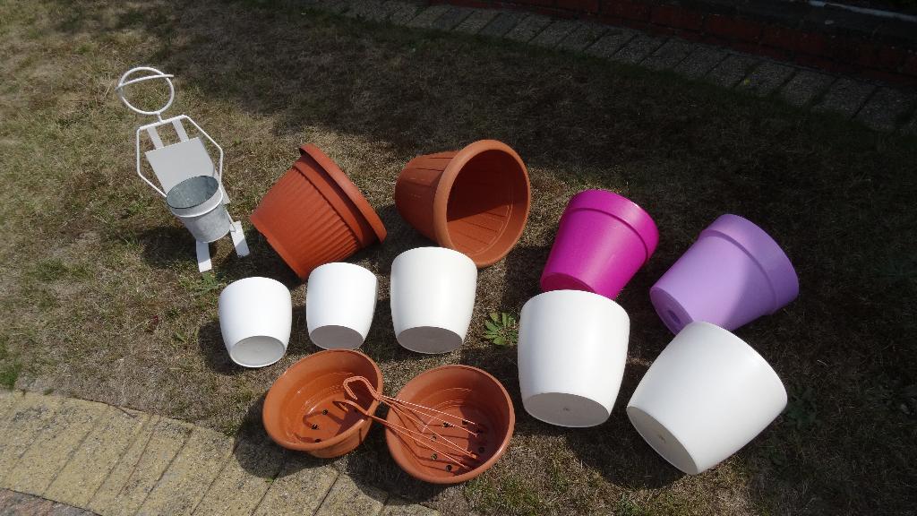 BLOEMPOTTEN, Tuin en Terras, Bloempotten, Zo goed als nieuw, Kunststof, Binnen, Balkon, Tuin, Overige vormen, Ophalen