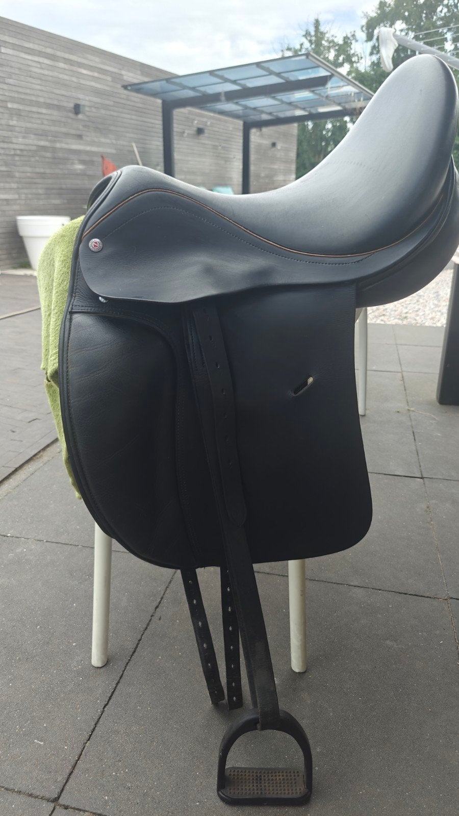 dressuurzadel 17,5 inch, Enlèvement ou Envoi, L (17.5 pouces), Utilisé, Housse de selle incluse
