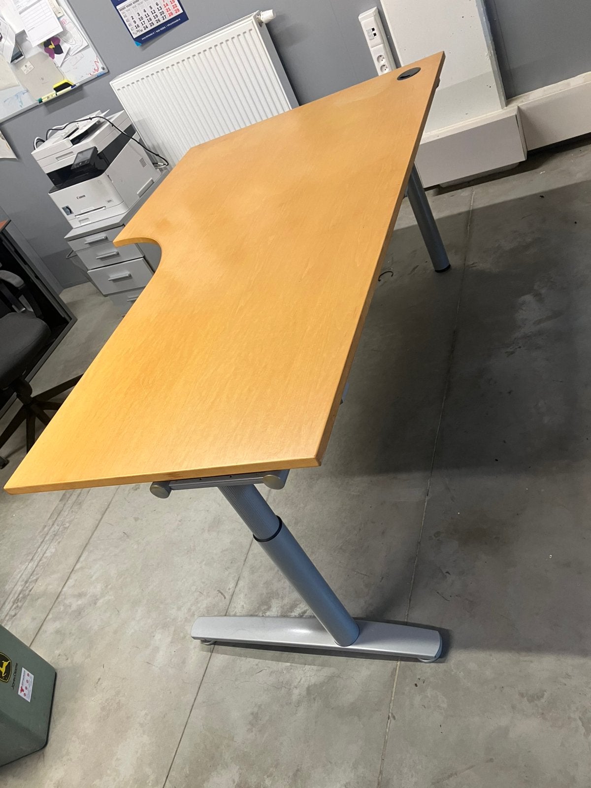 Hoekbureau degelijk en zwaar. Verstelbaar, Maison & Meubles, Bureaux, Enlèvement, Réglable en hauteur, Comme neuf, Bureau d'angle