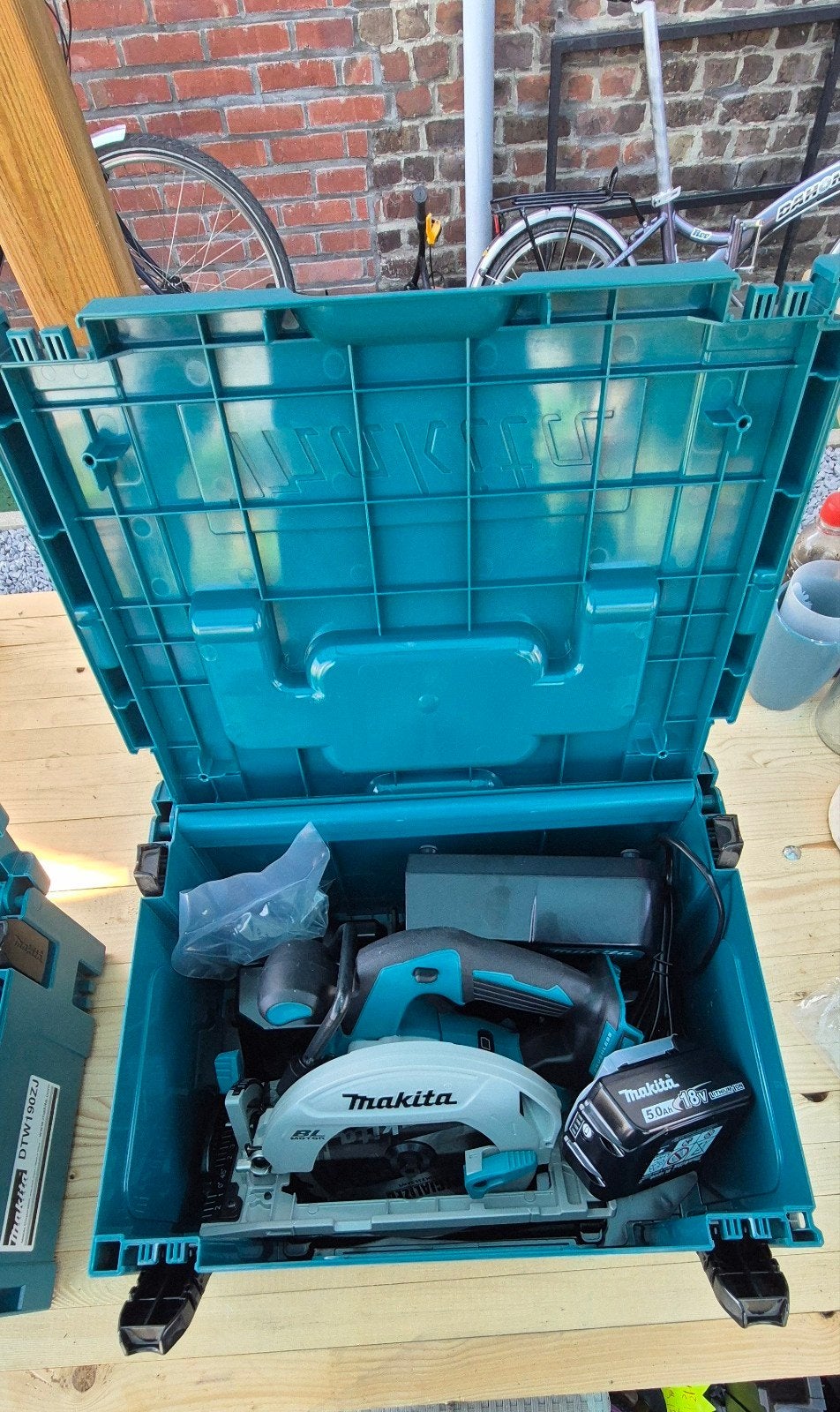 Makita DHS680 18V cirkelzaag + 5,0 Ah accu + lader (nieuw), Ophalen