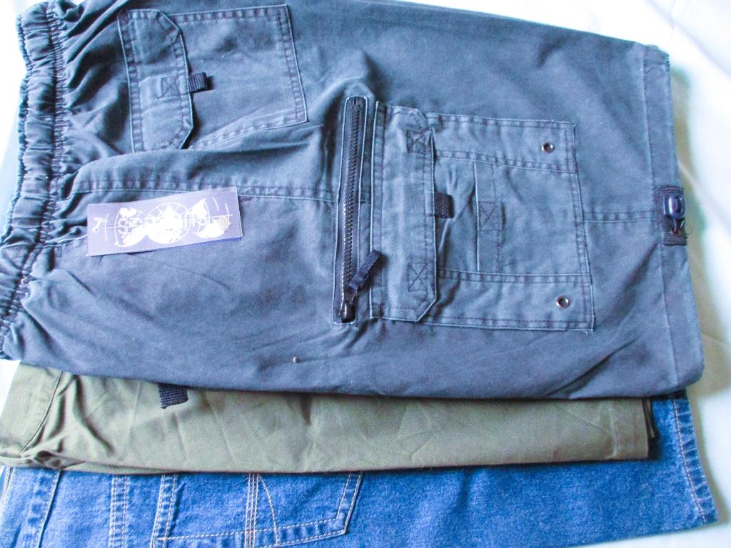 3 nieuwe bermuda broeken , XL, samen 12 euro, Kleding | Heren, Broeken en Pantalons, Andere, Blauw, Ophalen of Verzenden, Maat 56/58 (XL)