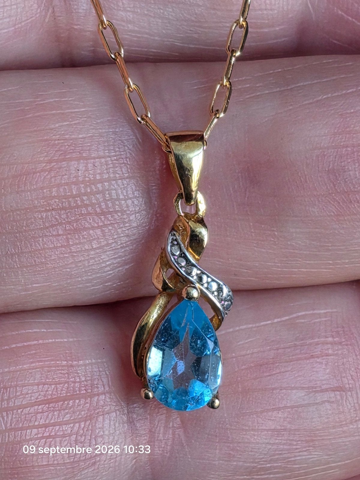 Pendentif en argent plaqué or avec topaze bleue, Neuf, Jaune, Enlèvement, Avec pierre précieuse