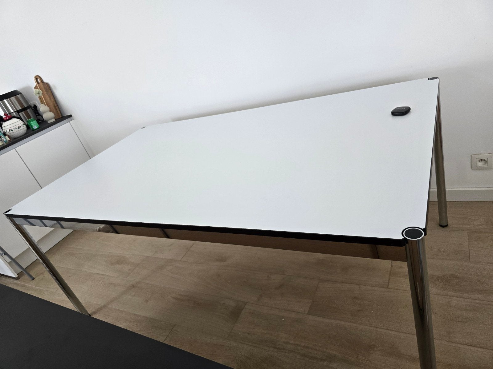 USM Haller – Table blanche 175 x 100 cm – Très bon état, Articles professionnels, Aménagement de Bureau & Magasin | Entrepôt, Rayonnage & Stockage