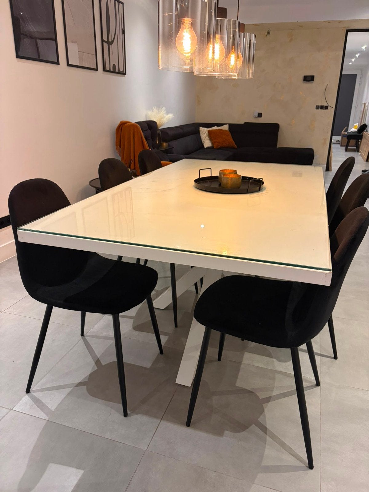 Stunning modern dining table with custom glass top, Huis en Inrichting, Ophalen