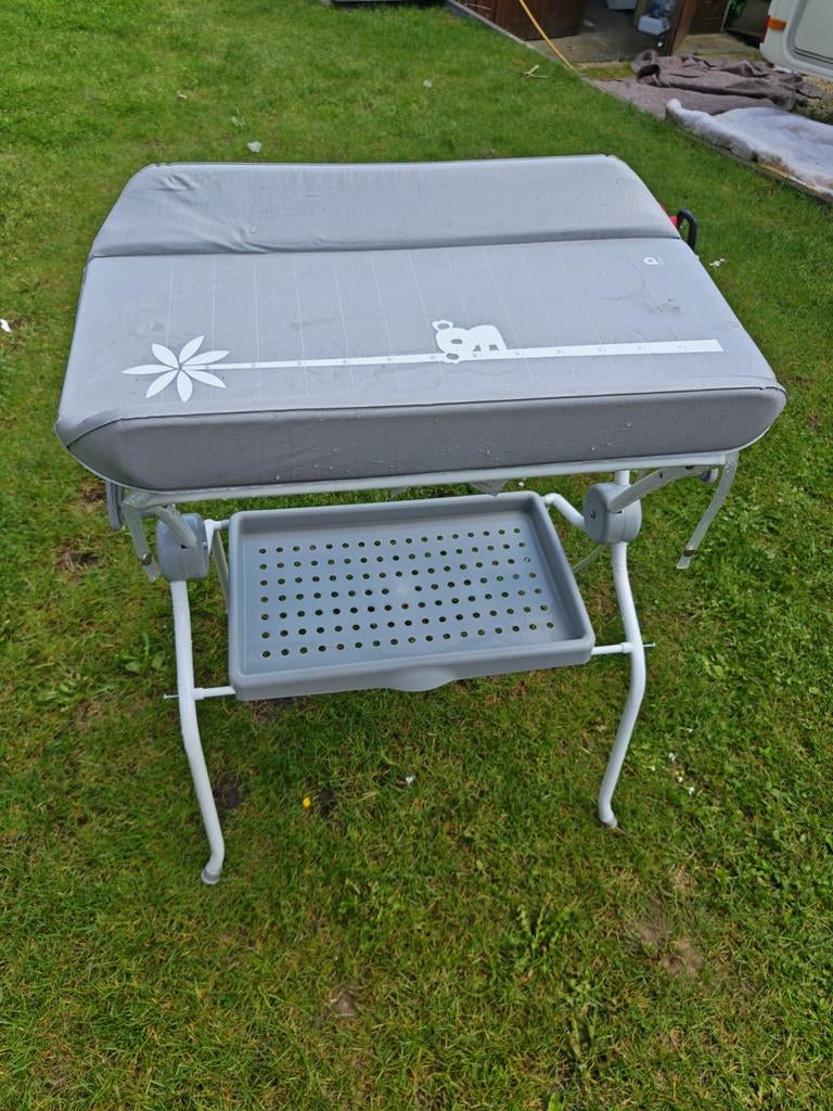 Table pour langer et baignoire avec reducteur, Enfants & Bébés, Baignoire