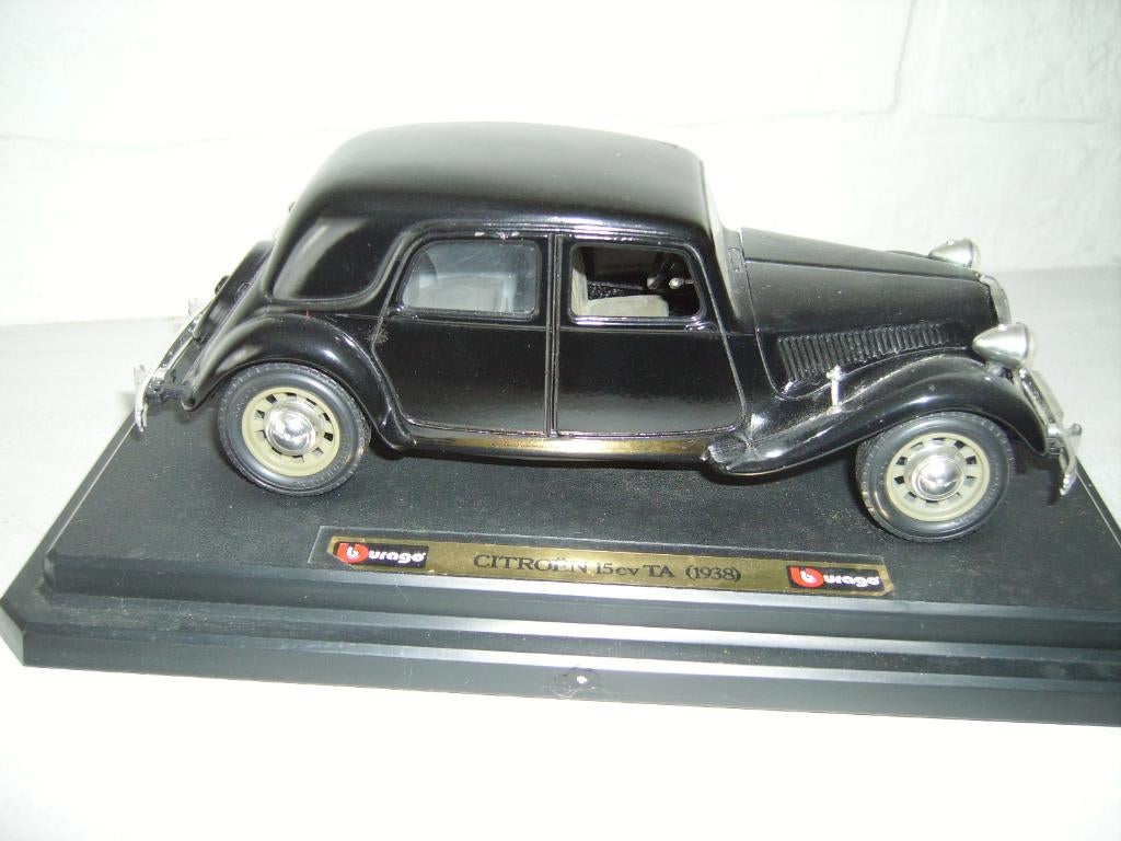 BURAGO TRACTION AVANT 15 CV / 1934 / 1/24, Ophalen of Verzenden, Zo goed als nieuw, Auto, Burago