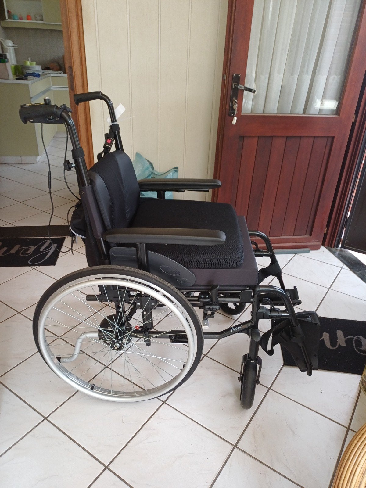 Zwart komt van Goed winkel turhout., Diversen, Rolstoelen, Ophalen