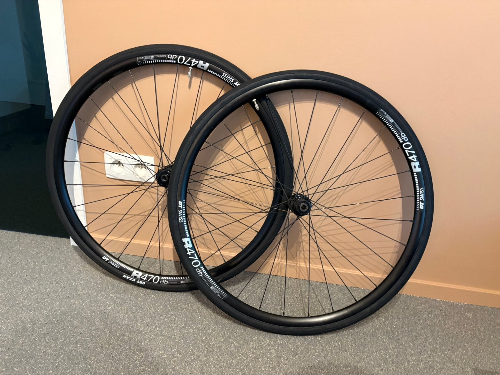 Diverse koersfiets wielen disc HG Thru axle center lock, Comme neuf, Enlèvement, Carbone, Racefiets