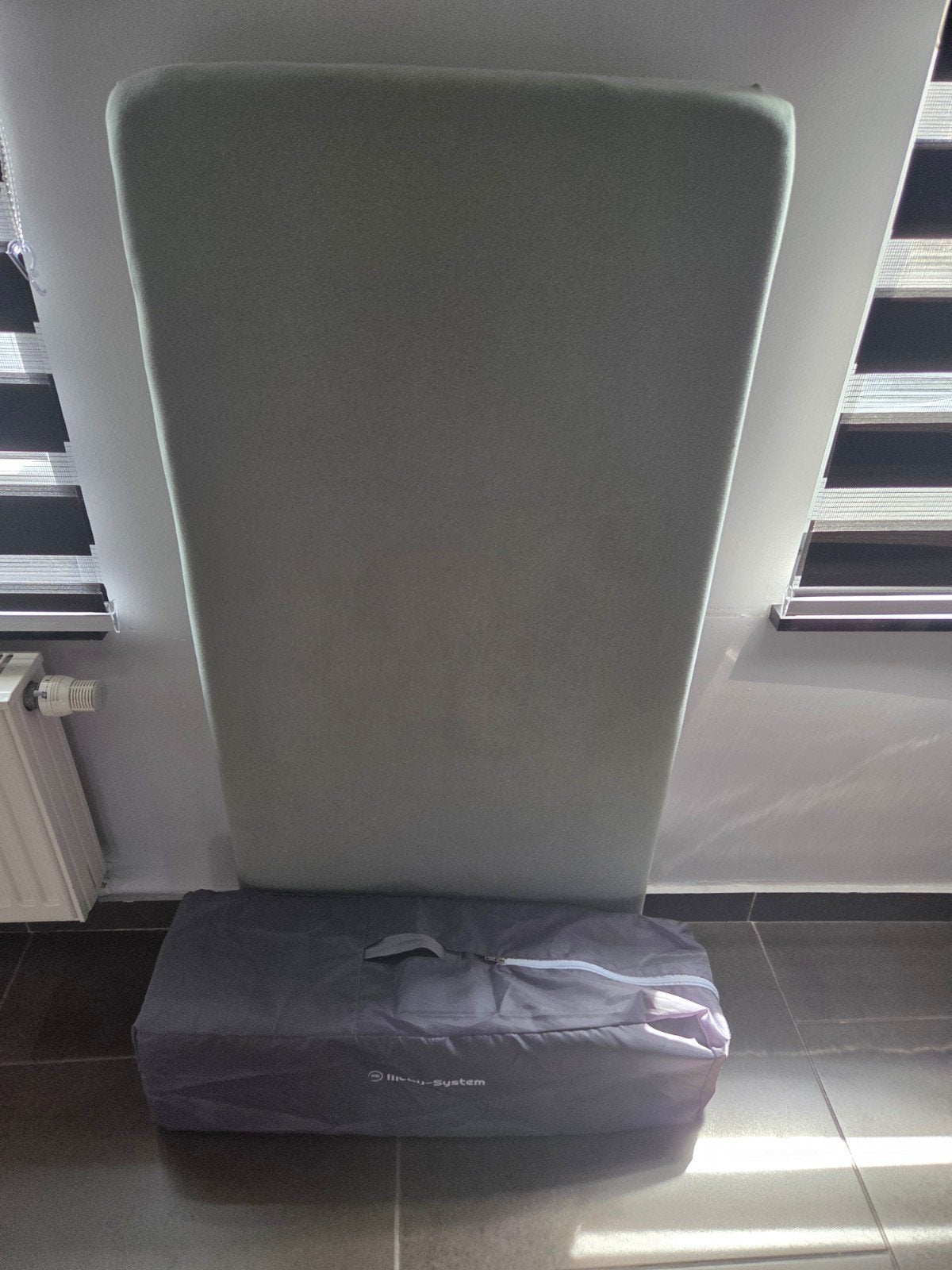 lit parapluie + matelas, Matelas, 70 à 85 cm, Comme neuf, Enlèvement