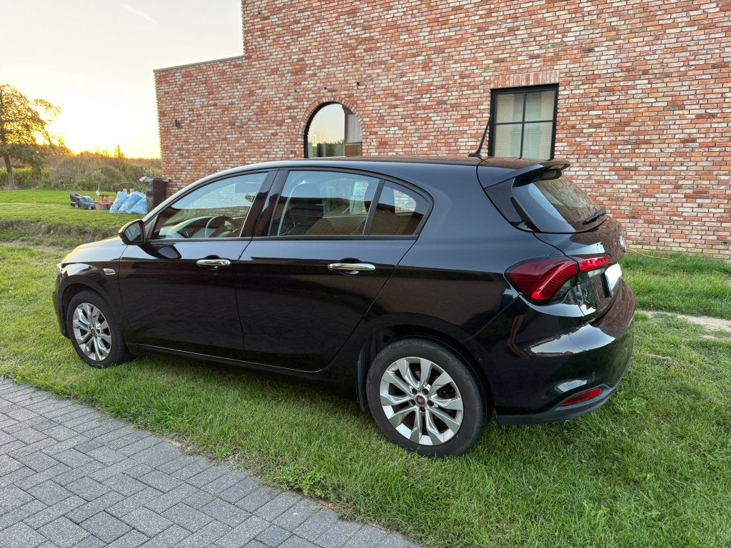 Fiat Tipo - 2017 - airco - set winterbanden - 134.975km, Auto's, Voorwielaandrijving, Bochtverlichting, Stof, Zwart
