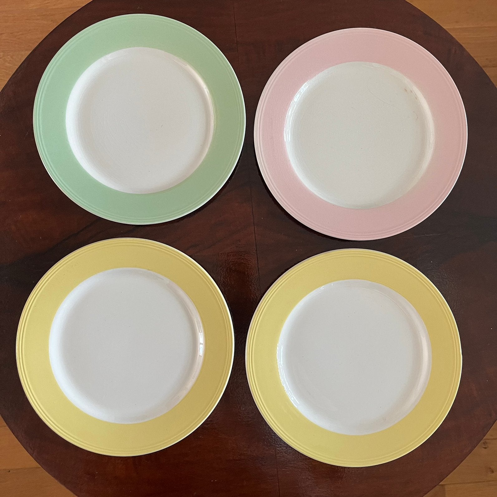 4 vintage bordjes met geribbelde pastelrand Boch, Antiek en Kunst, Ophalen of Verzenden