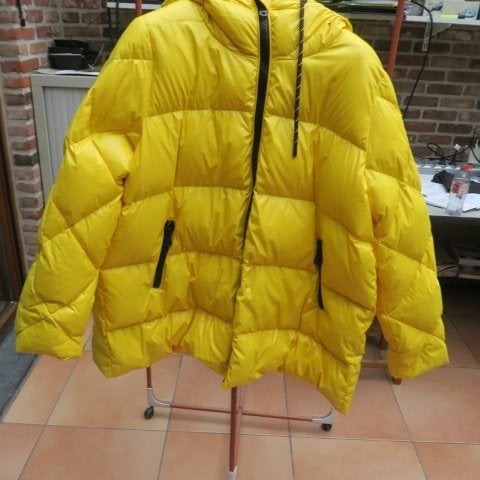 Nieuw oversized donsjas met kap geel Marina Sport mt L, Vêtements | Femmes, Marina Sport, Autres types, Taille 42/44 (L), Neuf