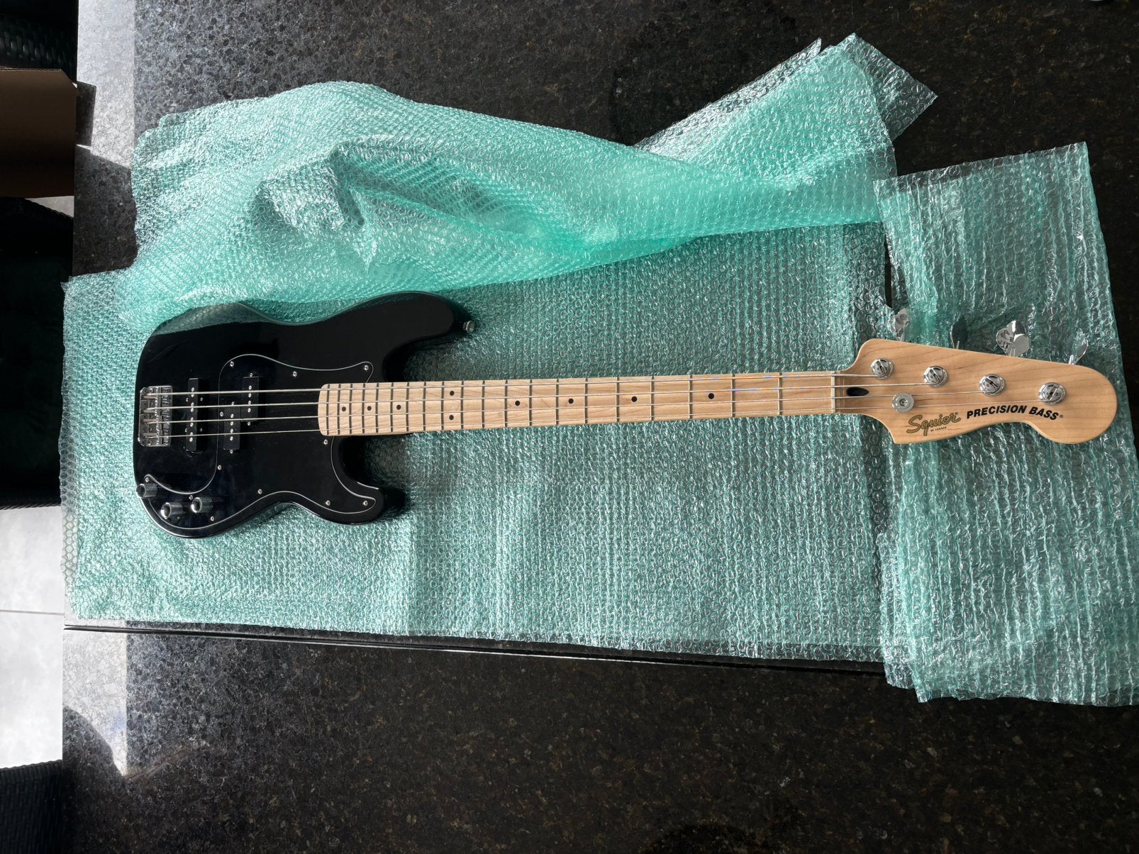 Basse Fender neuve, Musique & Instruments, Instruments à corde | Guitares | Basses, Enlèvement ou Envoi, Comme neuf