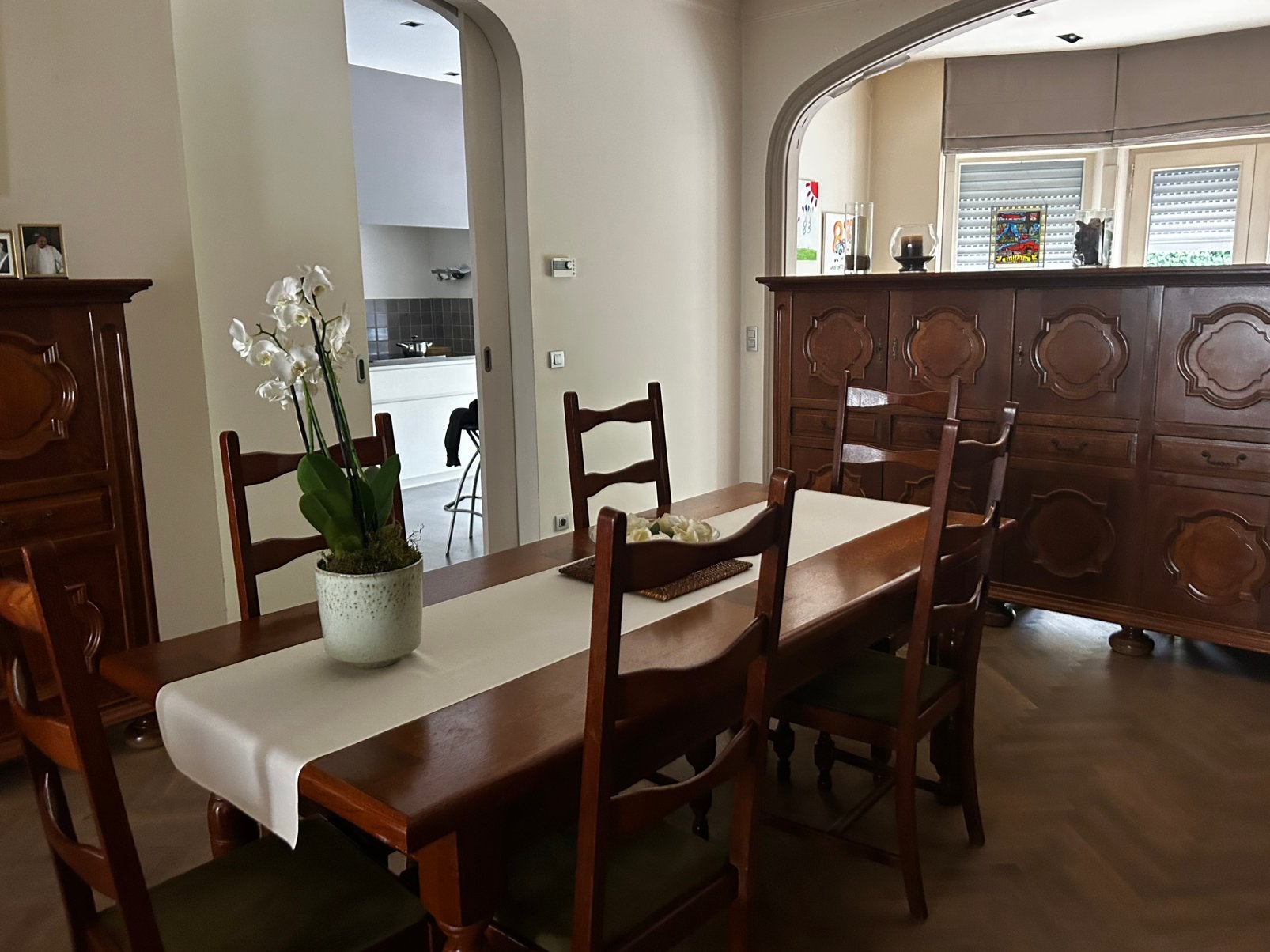 Rustieke eetkamer, Ophalen