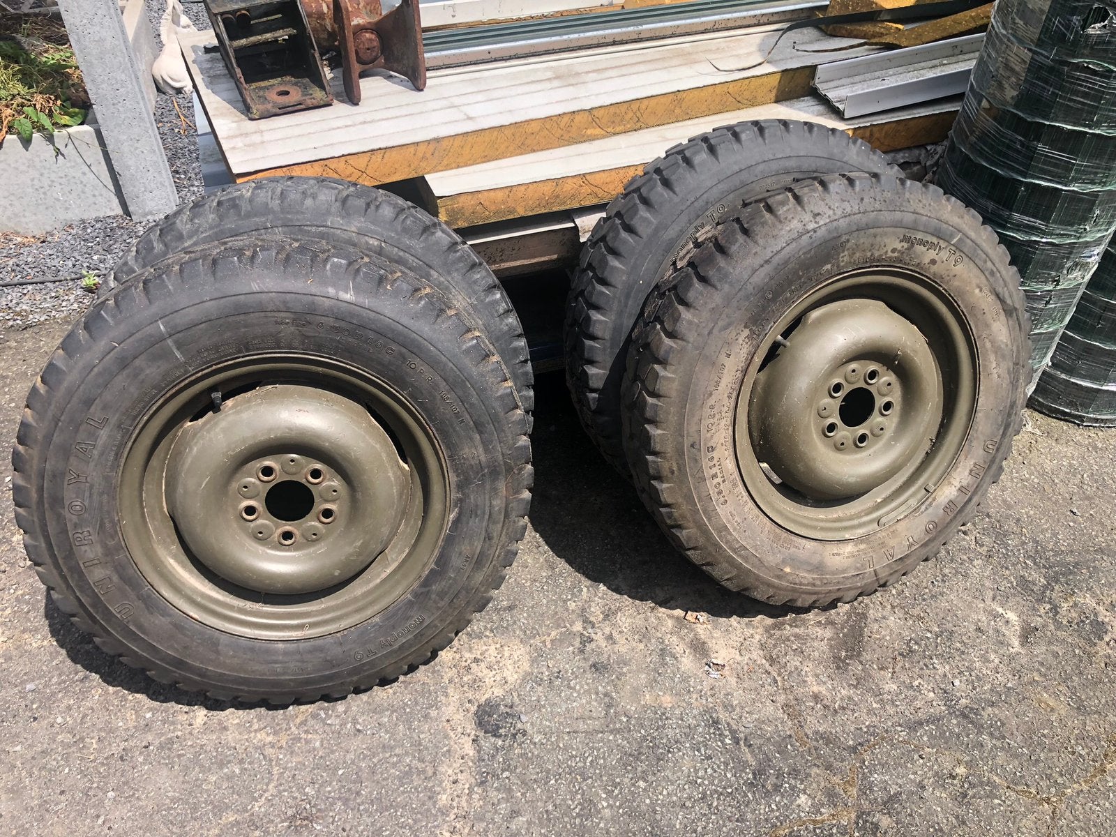 Velgen + banden vw iltis bombardier, Enlèvement