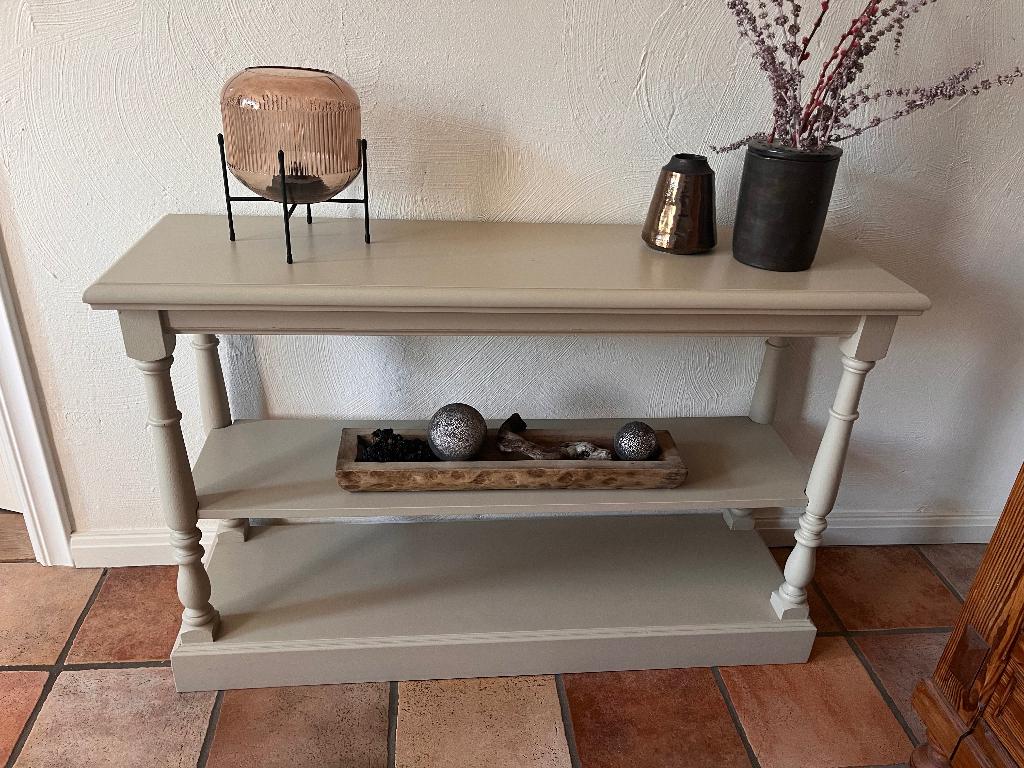 Muurtafel in eik. Geschilderd in taupe grijs, Huis en Inrichting, Tafels | Bijzettafels, Ophalen, 75 cm of meer, 60 cm of meer