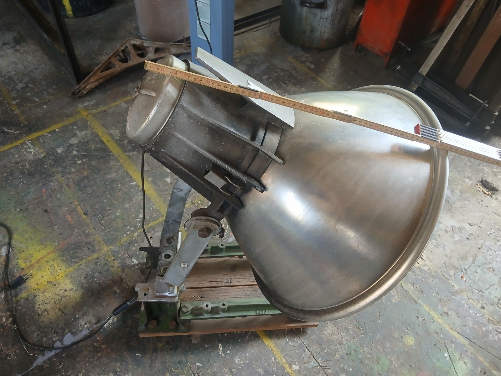 Vintage Industriële spotlight, Huis en Inrichting, Ophalen, Gebruikt, Metaal of Aluminium, Industrial