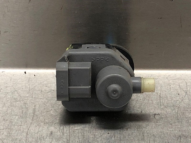 PHARE MOTEUR Nissan Qashqai (J10) (|26056AU300|), Autos : Pièces & Accessoires, Utilisé, Nissan