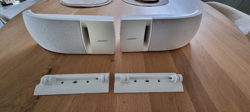 Bose 161 luidsprekers wit – set van 2 + muurbeugels, Ophalen of Verzenden, Zo goed als nieuw, Boekenplank luidspreker, Bose