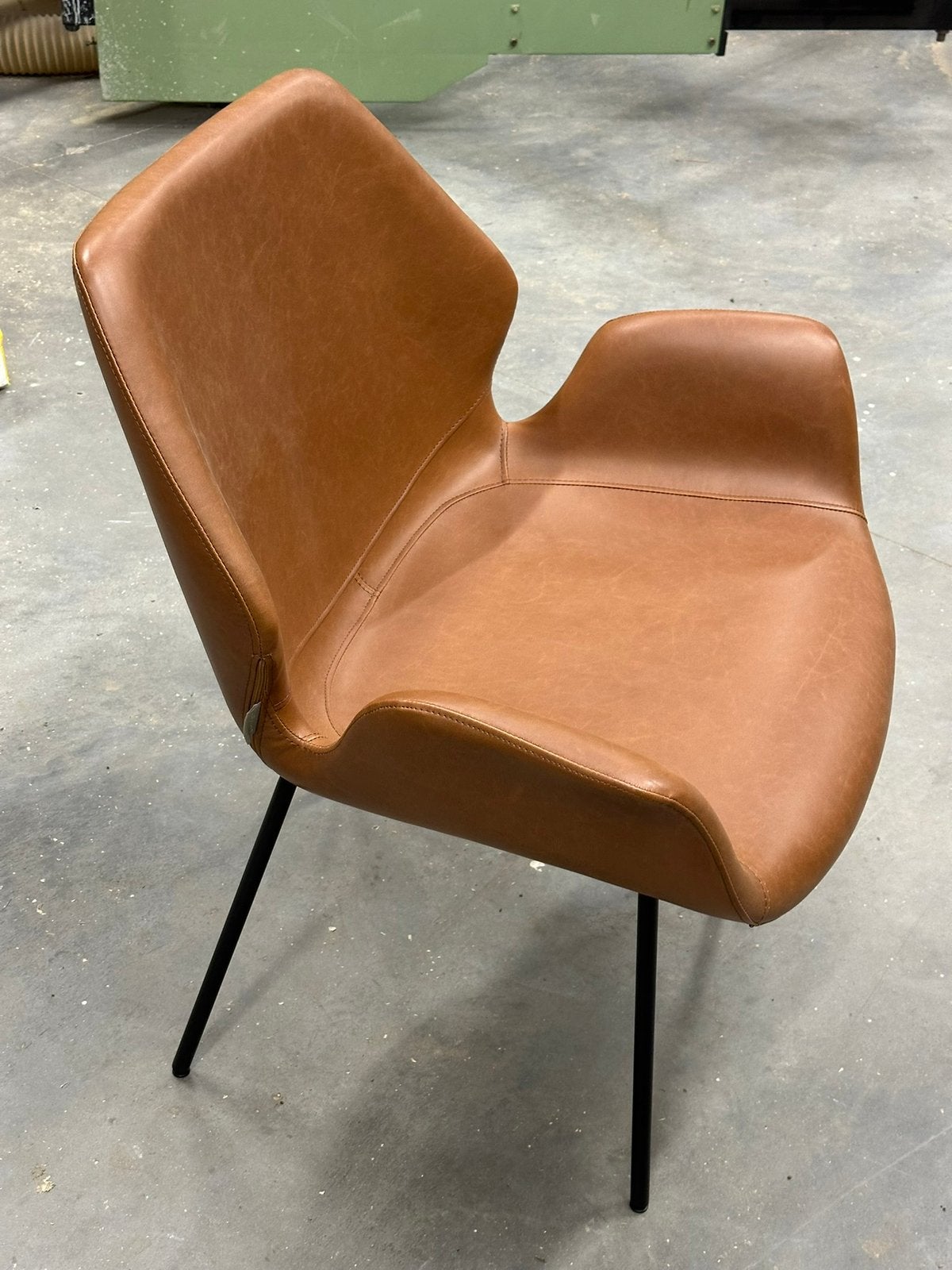 ZUIVER Nikki Fauteuil Bruin 2 stuks cognac leder, Ophalen, Twee, Bruin, Nieuw