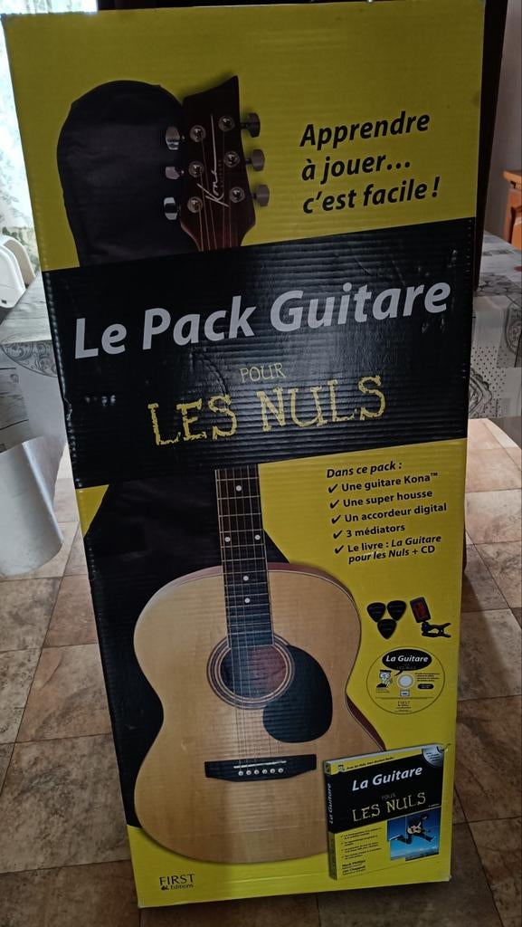 Guitare classique et son support, Musique & Instruments, Enlèvement
