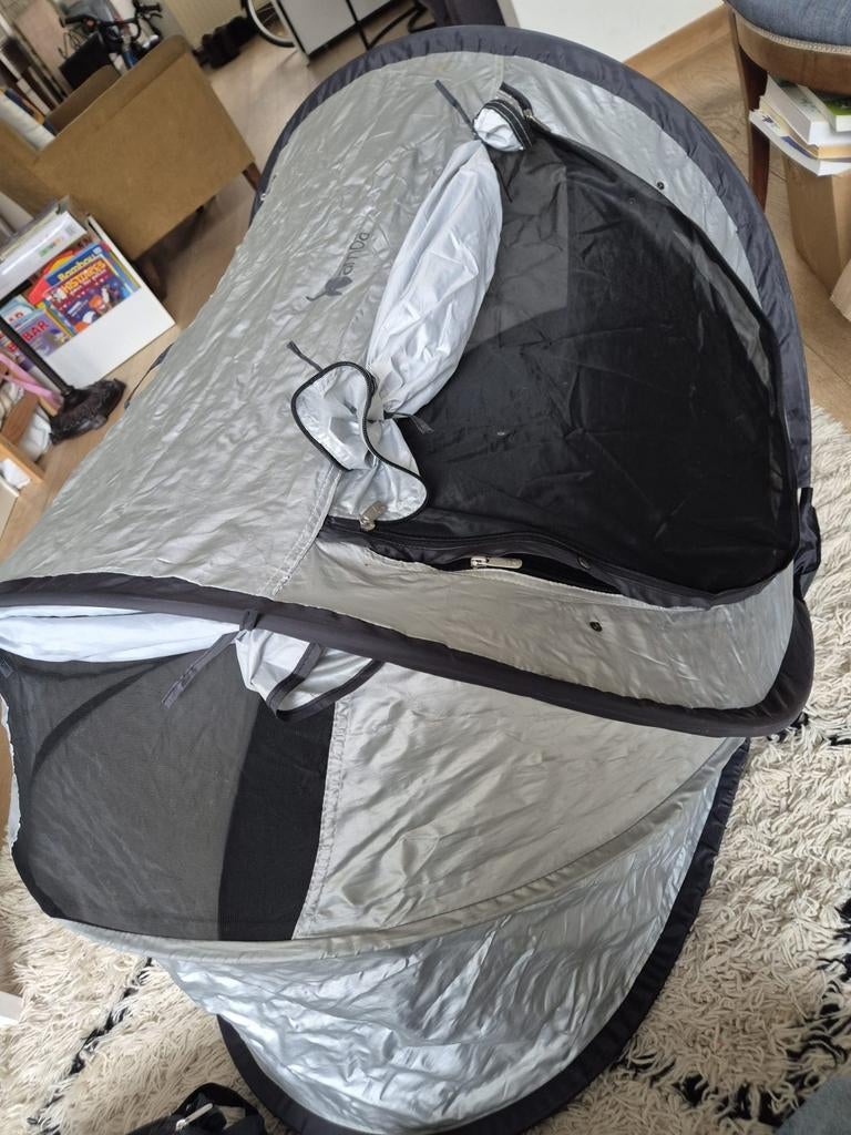 Lit tente pop-up Kamoa pour bébé, Enfants & Bébés, Enlèvement, Utilisé, Autres formes, Tapis de parc
