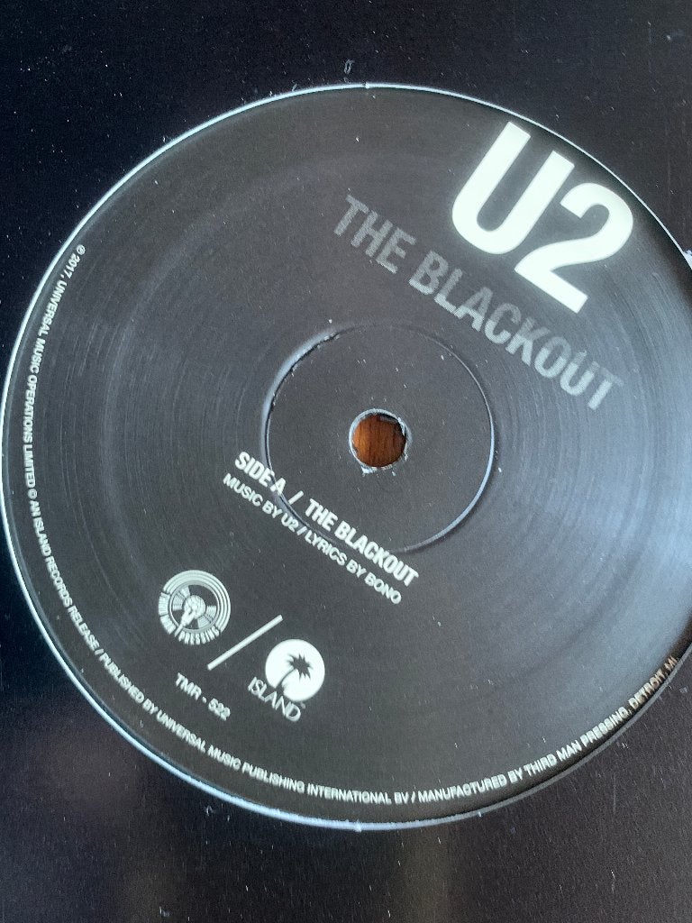 U2 – The Blackout, Enlèvement ou Envoi