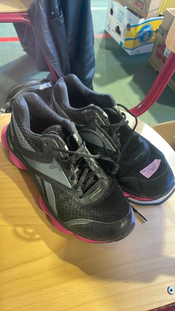Chaussure reebok Taille 40, Enlèvement, Comme neuf