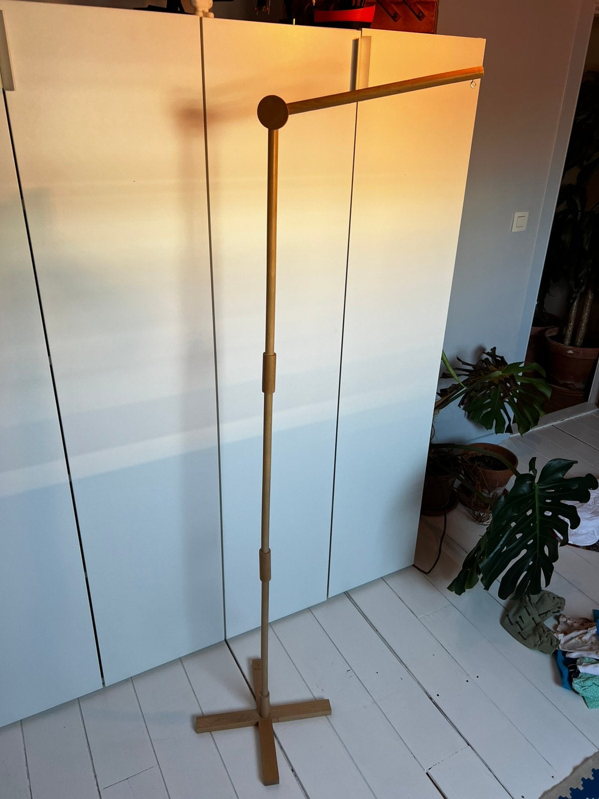 Houten staander voor mobieltje, Ophalen, Zo goed als nieuw, Wieg