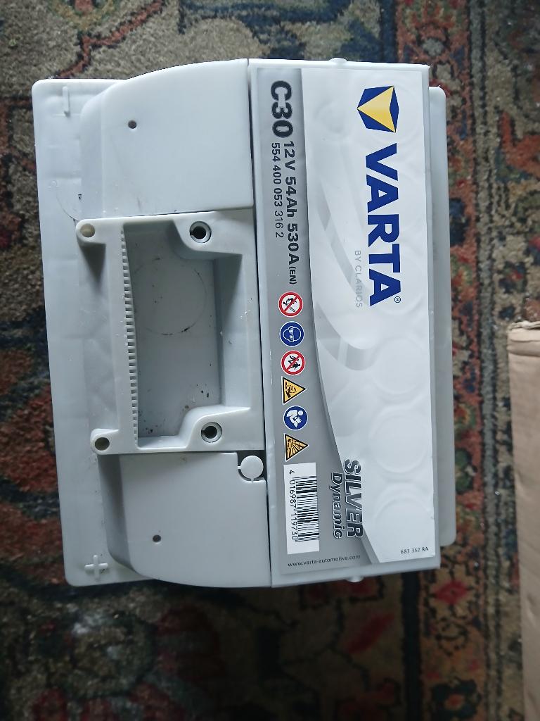 Varta c30 12v auto batterij, Ophalen, Zo goed als nieuw