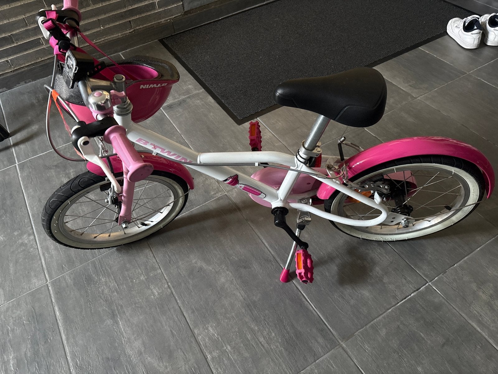 Meisjesfiets B'Twin 16 inch met bijbehorende helm 4-7jaar, Ophalen, Velgrem, Btwin Decathlon, 16 inch