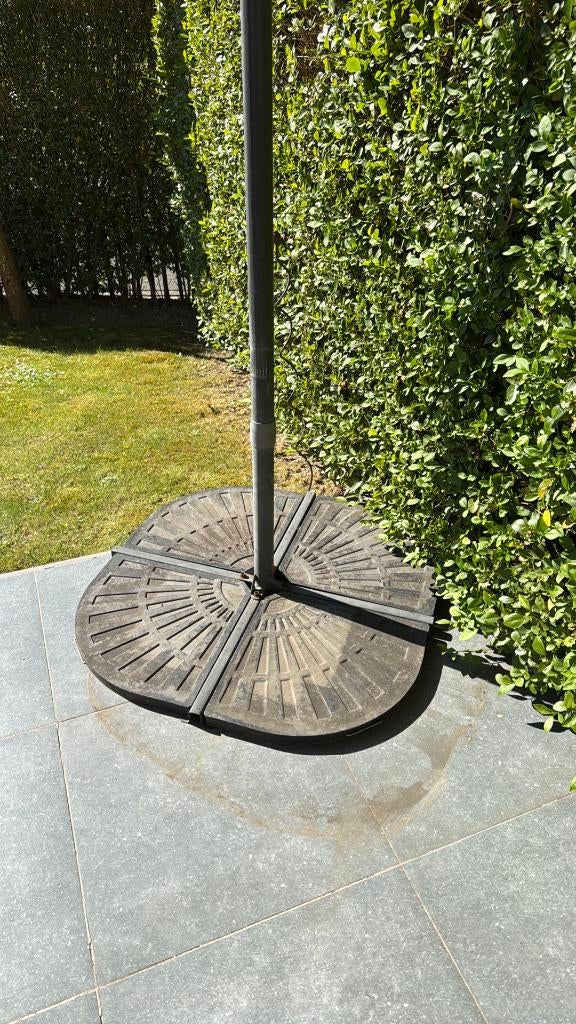 4 dalles de parasol (ciment - 13,5 kilos chacune), Tuin en Terras, Parasols, Gebruikt, Overige typen, Ophalen
